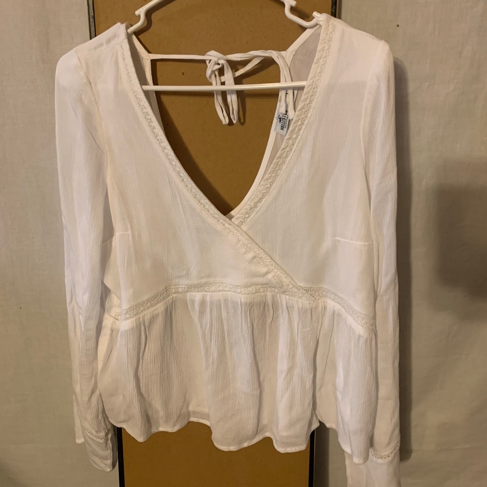 Flowy Hollister White top